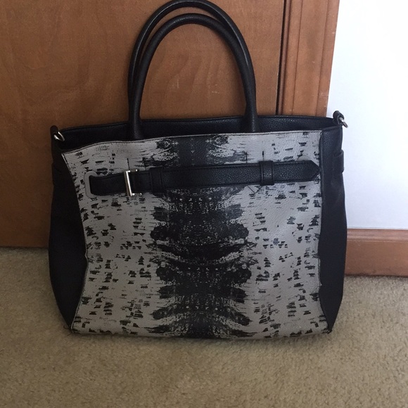 Handbags - Reed Cream and Black handbag